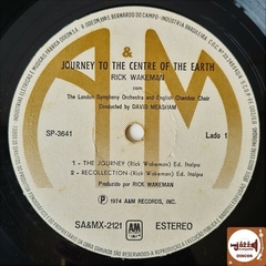 Rick Wakeman - Journey To The Centre Of The Earth (Capa dupla / Com encarte) - Jazz & Companhia Discos