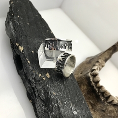 Anillo cinta llamas 126 - Ojo de Mar