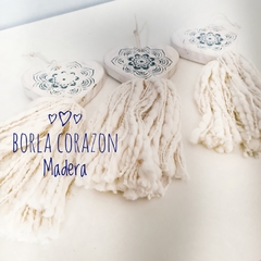 Borla con corazon de madera - comprar online