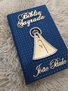 BÍBLIA DECORADA MATELASSE AZUL MARINHO - NOSSA SENHORA APARECIDA - CATÓLICA EDITORA PAULUS na internet