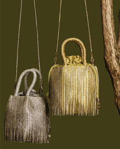 bolsa artesanal em palha buriti com alça de ombro removível e alça de mão 