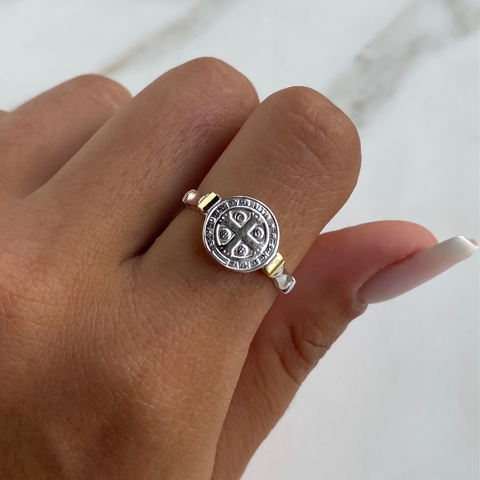 anillo san benito con oro cod an385