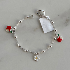 pulsera de niña con dije flor y manzana de acero blanco (cod p190)