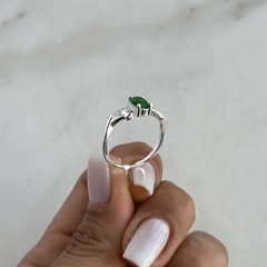 Anillo diseño medio sin fin centro cubic verde (cod an777) - ANDREOLI JOYERIA 