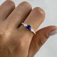 Anillo centro cubic azul y blancos (Cod an784)