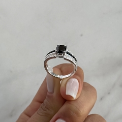 anillo diseño con cubics blancos y negros baguette y ovalo (cod an723) - comprar online