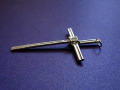 D007A Crucifixo de Prata Amarrado - comprar online