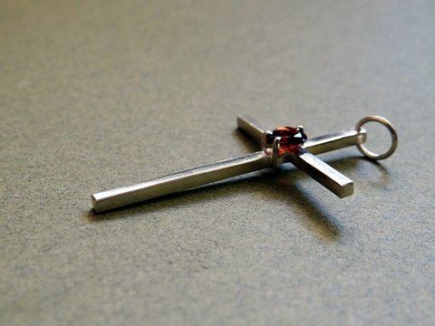 D007C Crucifixo de Prata com Granada Coração - Encomenda