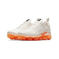 TÊNIS NIKE AIR VAPORMAX PLUS BRANCO E LARANJA - comprar online