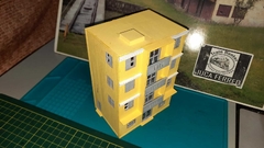 H777 - Predio de apartamentos montado e pintado amarelo - Ref.: 1524 - Frateschi - Produto usado na internet