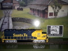 CR-1304 - Locomotiva GP40 Bachmann Santa Fé zeradinha - comprar online