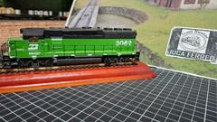 C307 - Locomotiva GP40-2 importada Athearn Diesel Vintage HO - BN / Burlington Northern - Produto usado e vendido no estado - Brechó  Juca  Férreo  -  Prod. Usados Produtos " Fora de Catálogos " & Novos