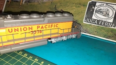 C263 - Locomotiva Intermountain com DCC luz e movimento - Union Pacific - Produto vendido no estado