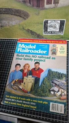 R1906 - Revista Model Railroader Antiga - Edição Dezembro 1997 - " The colorful Eureka " - Produto antigo e usado