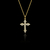 Pingente cruz com ponta cravejado banhado à ouro 18k, da marca Dezoitok Joias.