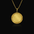 Pingente redondo com moldura personalizável banhado à ouro 18k, da marca Dezoitok Joias.