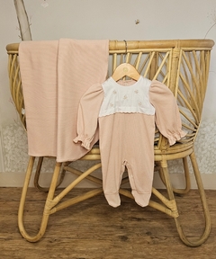 Saída Maternidade Bebê - Floral Escalope - 100% Algodão Sustentável - Malha Inglesa - 03 peças - Rosa Seco