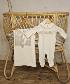 Saída Maternidade Bebê - Pala Bordada- 100% Algodão Sustentável - Malha Inglesa - 03 peças - Off White