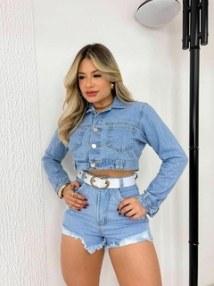 Shorts jeans com cinto