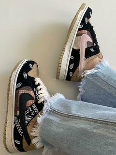 Dunk Low Travis Scott - Mavi Moda Feminina