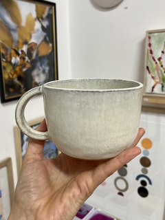 Taza curva crema - Karina Quinteros