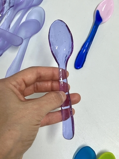 Cuchara de vidrio lila traslúcido - Teresa Garay - comprar online