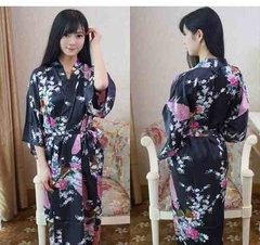 Kimono De Cetim Longo Preto Estampa De Pavão - Kimonos Liberdade
