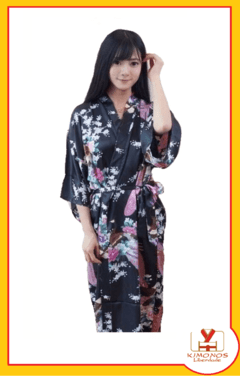 Kimono De Cetim Longo Preto Estampa De Pavão - loja online