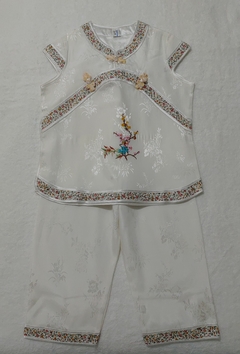 Conjunto Oriental Infantil Bordado Branco