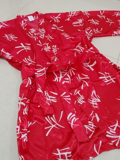 Kimono curto em Poliéster Vermelho com estampa Kanji - comprar online