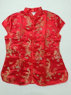 Blusa oriental vermelha com dragão sem manga