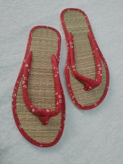 Chinelo Com Estampa De Flores - Vermelho *