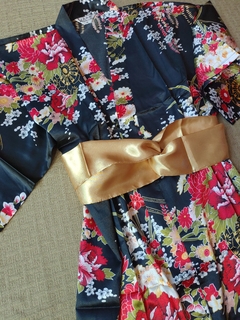 Kimono De Cetim Longo Preto Estampa Flor Fortuna - loja online