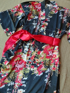 Kimono De Cetim Longo Preto Estampa Flor Fortuna na internet