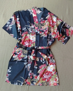 Kimono De Cetim Curto Preto Estampa Flor Fortuna - comprar online