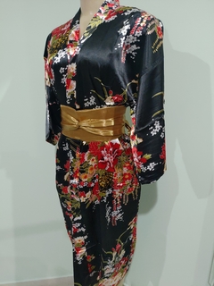 Imagem do Kimono De Cetim Longo Preto Estampa Flor Fortuna