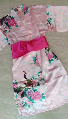 Kimono Infantil De Cetim Com Estampa De Pavão - Rosa - comprar online