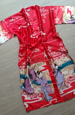 Kimono De Cetim Longo Vermelho Gueixa e Cerejeiras - comprar online