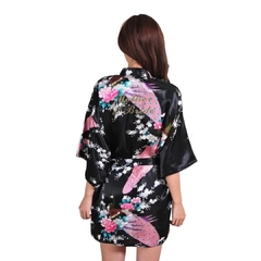 Kimono Curto De Cetim Fino Preto Estampa De Pavão - comprar online