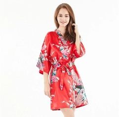 Kimono Curto De Cetim Fino Vermelho Estampa De Pavão - comprar online