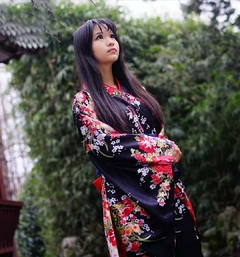 Yukata Preta Em Seda Flor Da Fortuna - Kimonos Liberdade