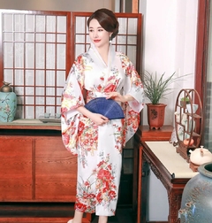 Yukata em Seda Flor Fortuna - Branca - Kimonos Liberdade