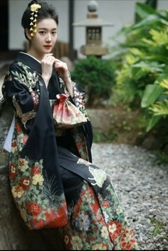 Yukata Feminina adulto Preta Floral - comprar online