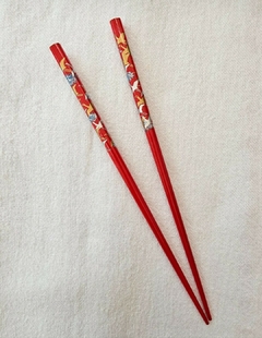Hashi para cabelo em madeira - Kit 1 Par - Tsuru - Vermelho modelo 2