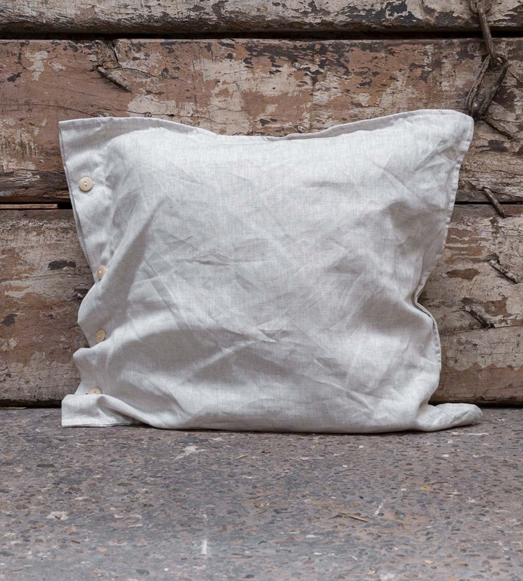 ALMOHADON SESAMO DE LINO CON BOTONES
