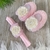 Kit Sapatinho de Tricô Max Flor - Rosa e Off White - Sapatinho e Faixinha - comprar online