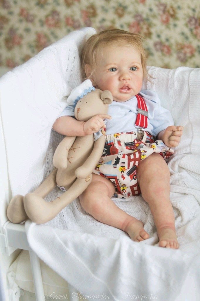 Bebê reborn realista molde Sáskia com corpinho todo em silicone