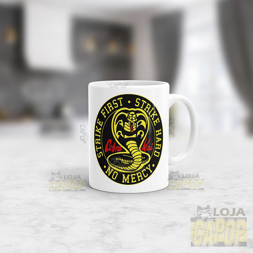 Caneca Série Cobra Kai Personagens - Interior E Alça Preta