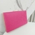 Bolsa clutch quadrara rosa em courino texturizado com puxador quadrado dourado - comprar online
