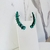 Brinco ear cuff festa mini gotas de zircônias verde esmeralda banhado a ródio negro - comprar online